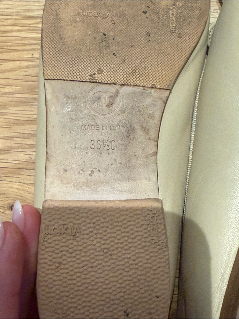 CHANEL Beige and Gold Cap-Toe Leather Ballet Flats - Picture 7 of 7